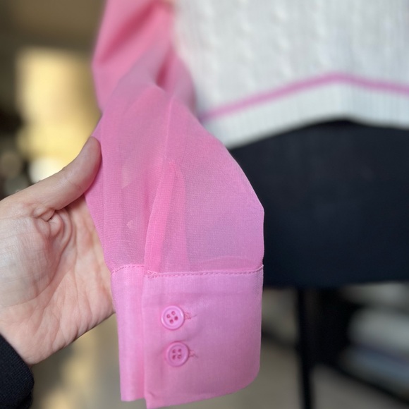 Cozy White and Pink V-Neck Sweater with Soft Knit and Classic Fit - Picture 4 of 8